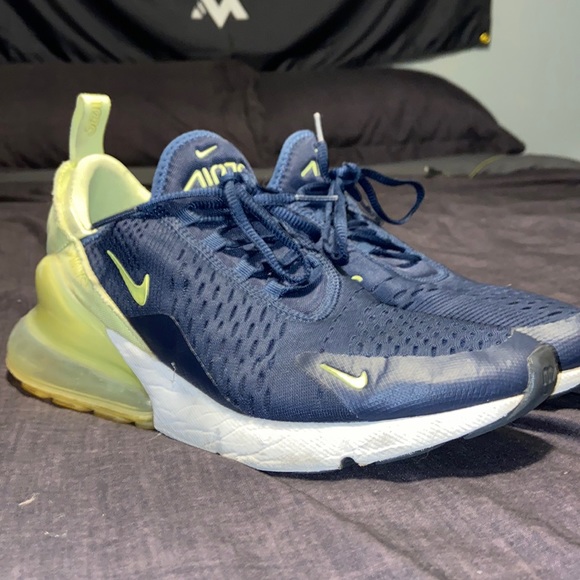 Nike Shoes - Nike air 270